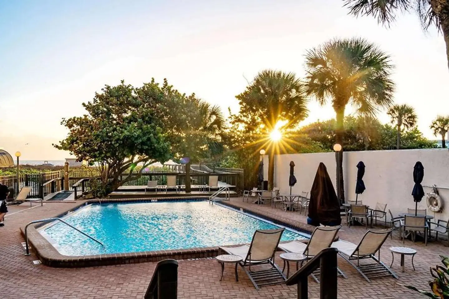La Quinta Inn & Suites Cocoa Beach Oceanfront OUTDOOR_POOL