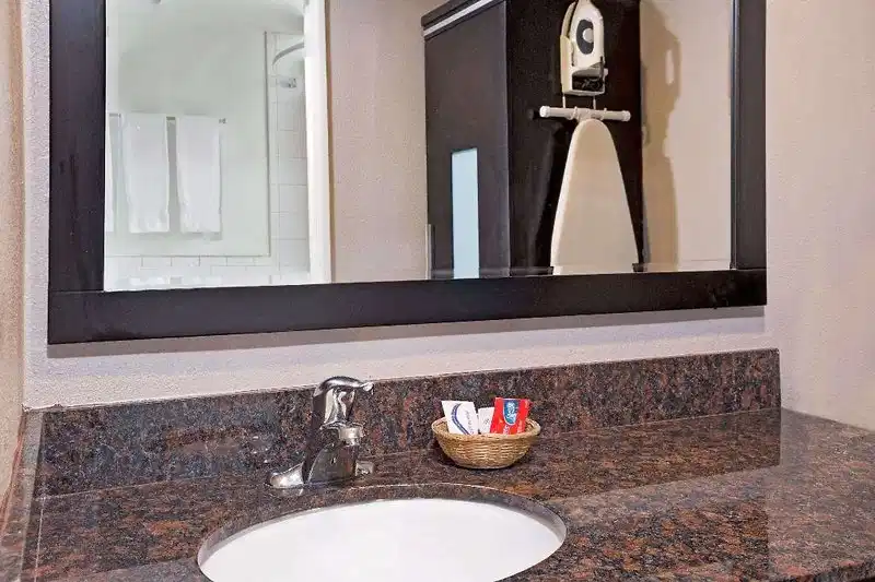 Super 8 by Wyndham Los Angeles-Culver City Area – Hotelfoto