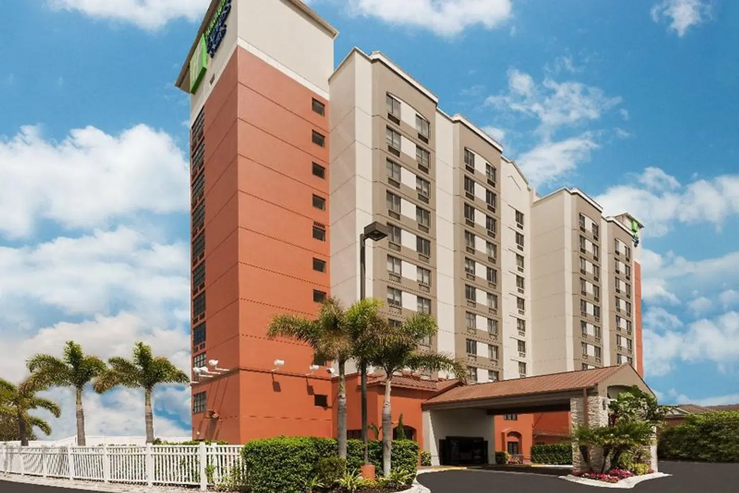 Holiday Inn Express-Nearest Universal Orlando EXTERIOR