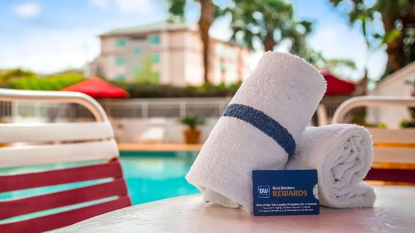 Best Western PLUS Universal Inn OUTDOOR_POOL