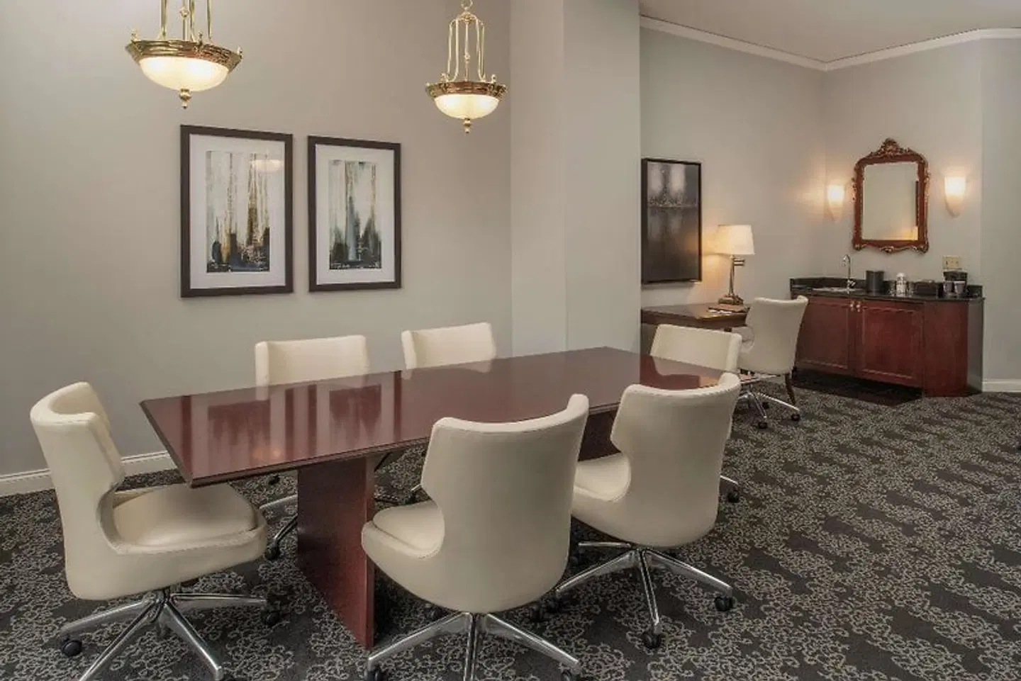 Embassy Suites by Hilton Portland Downtown Bar
