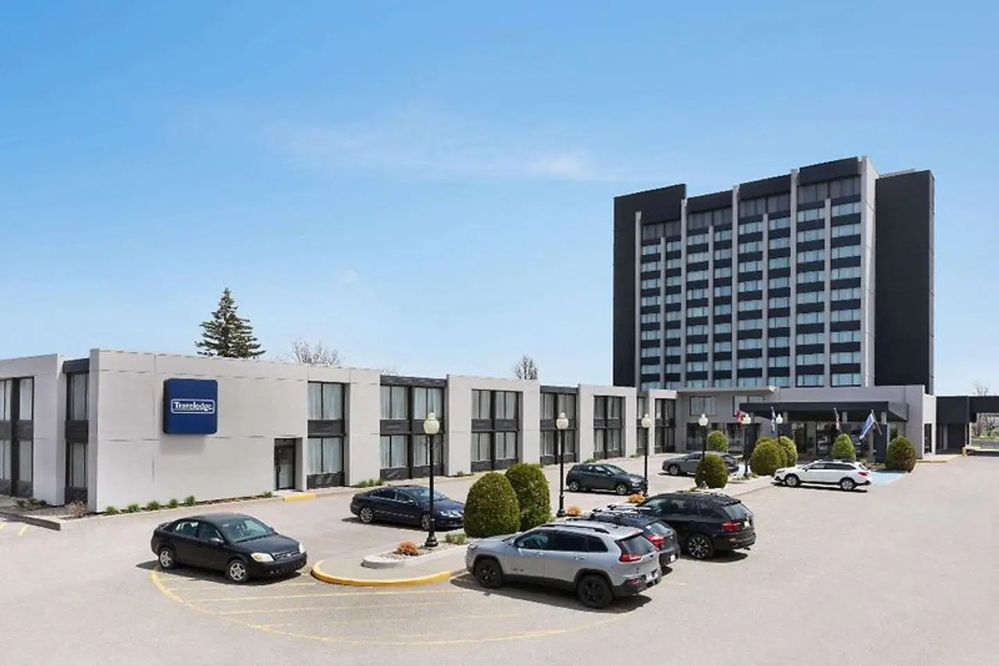 Travelodge by Wyndham Hotel & Convention Centre Quebec EXTERIOR