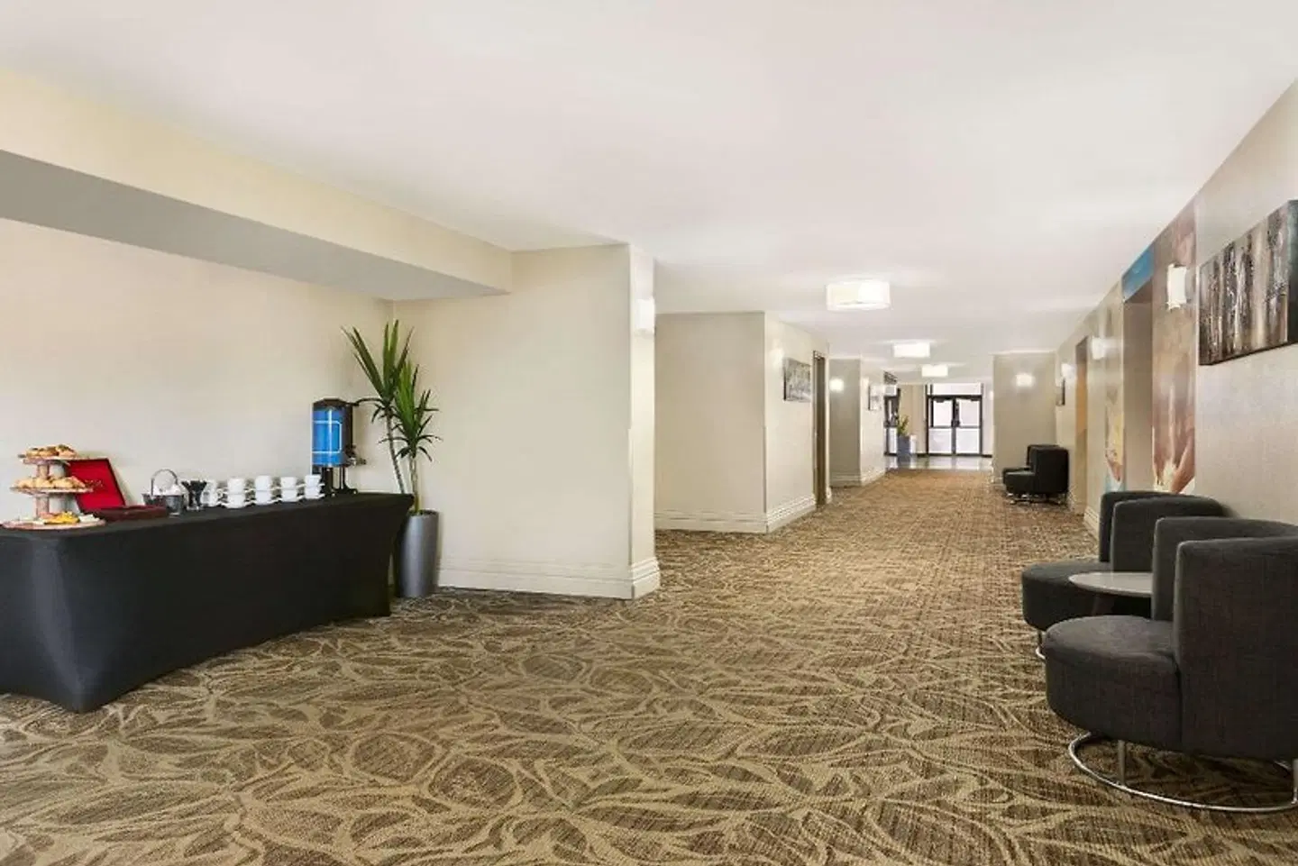 Travelodge by Wyndham Hotel & Convention Centre Quebec ROOM_EXAMPLE