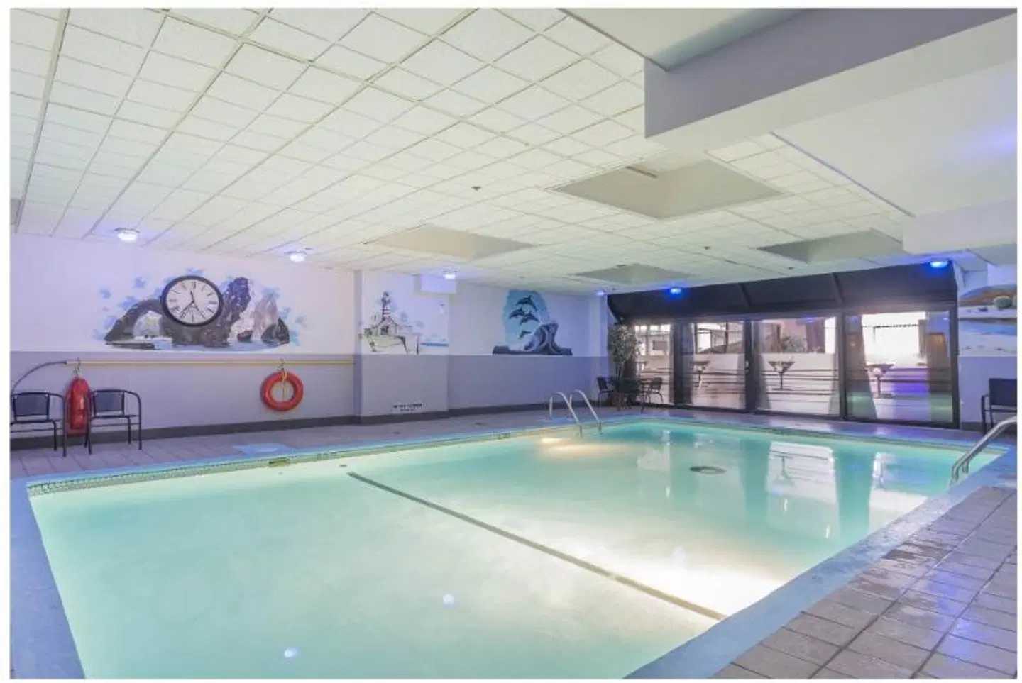 Travelodge by Wyndham Hotel & Convention Centre Quebec Hallenbad