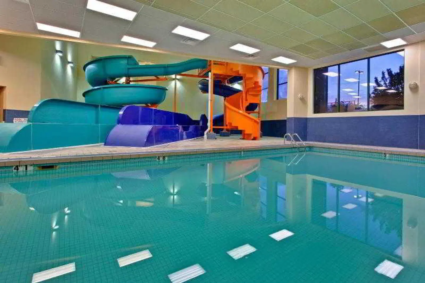 The Kanata Kelowna Hotel & Conference Centre Hallenbad