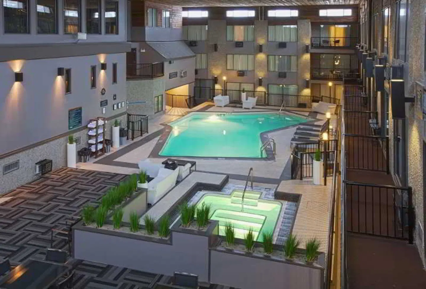 Sandman Hotel & Suites Kelowna Hallenbad