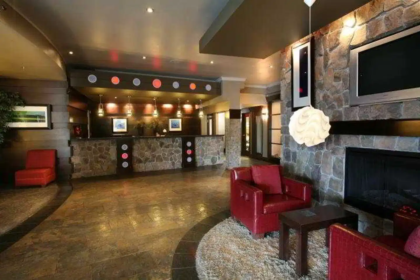 Sandman Hotel & Suites Kelowna Lobby