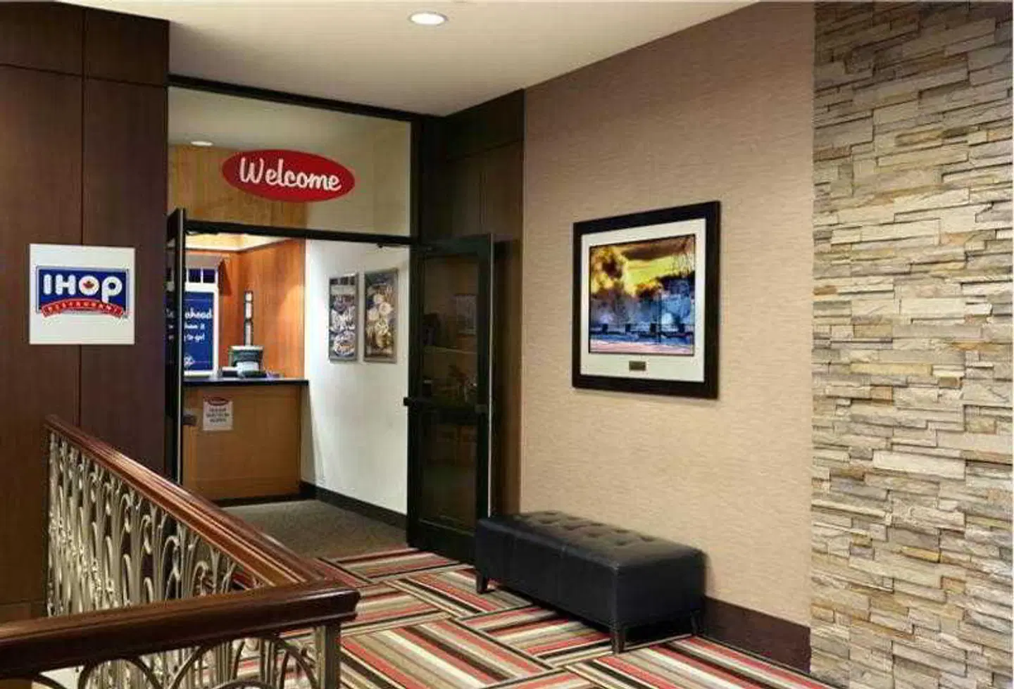 WYNDHAM FALLSVIEW HOTEL LOUNGE_LOBBY