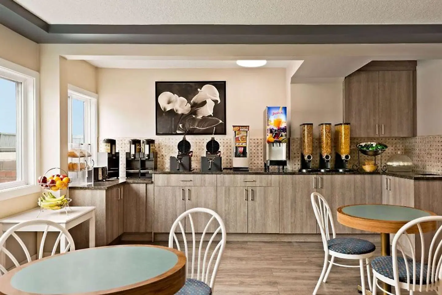 Travelodge by Wyndham Calgary South Bar