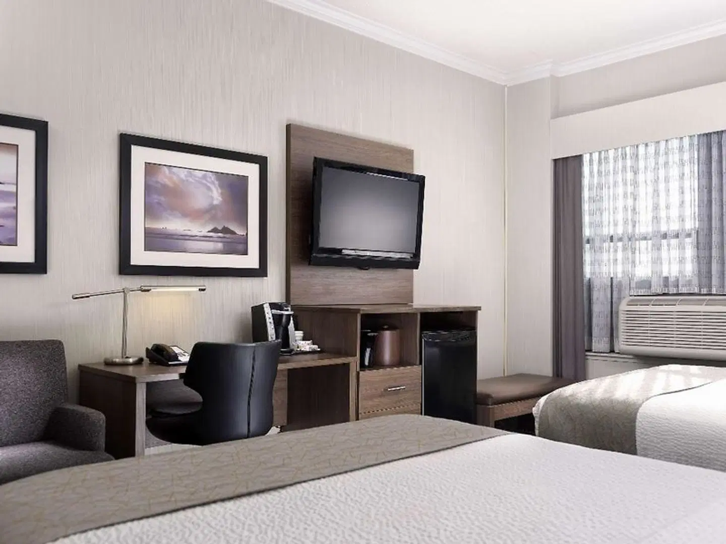 Best Western Plus Carlton Plaza Hotel ROOM_EXAMPLE