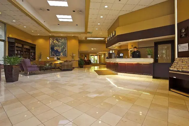 Coast Tsawwassen Inn LOUNGE_LOBBY