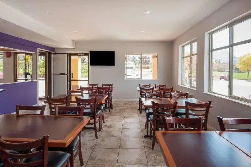 Super 8 by Wyndham Salmon Arm – Hotelfoto