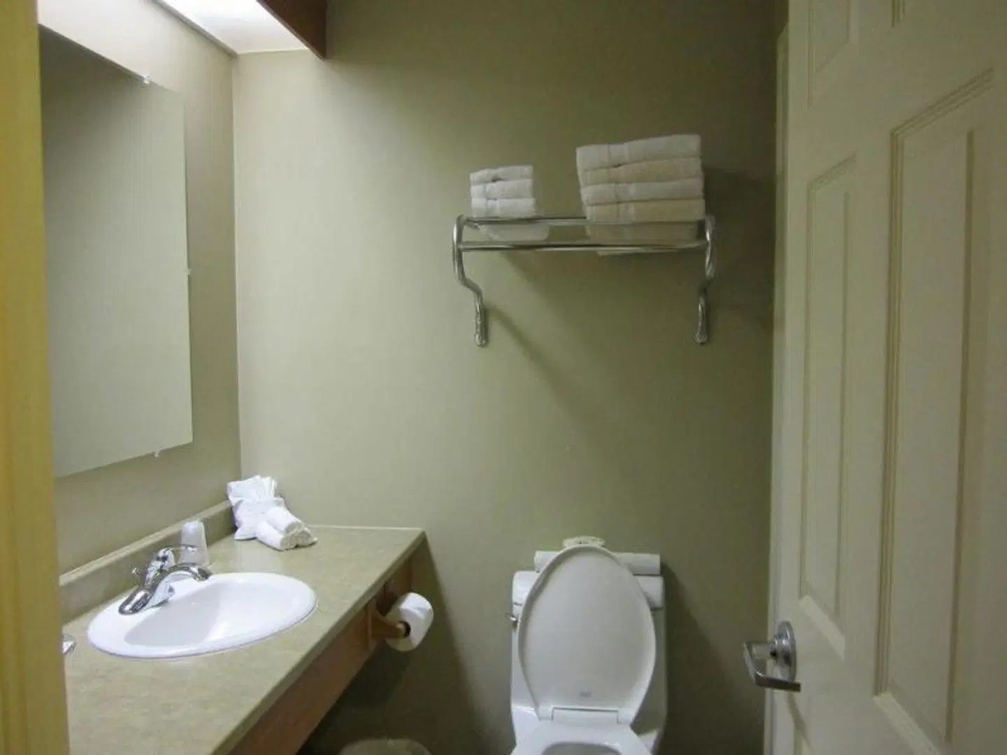 Auberge Bouctouche Inn & Suites Badezimmer
