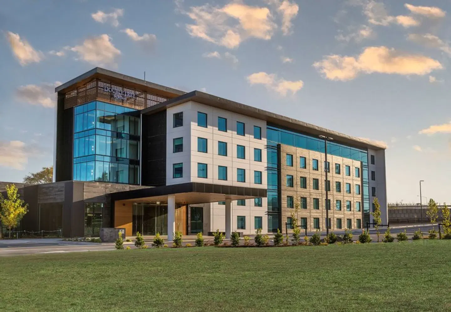 Doubletree By Hilton Karaka EXTERIOR