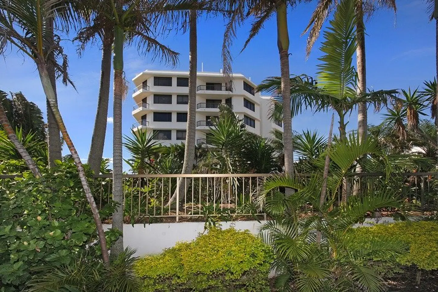 Spindrift on the Beach EXTERIOR