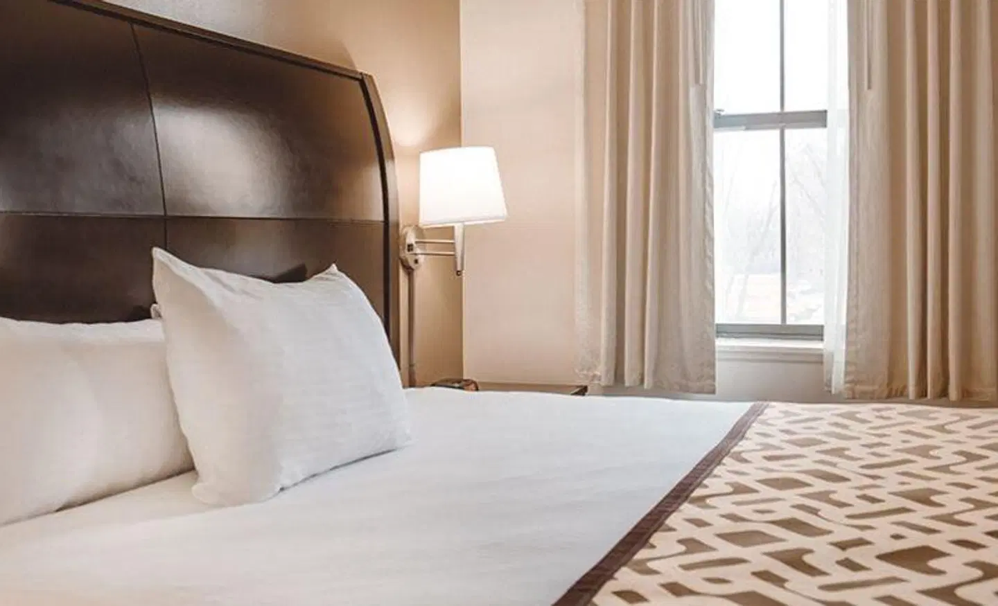 Wyndham Chicago McCormick ROOM_EXAMPLE