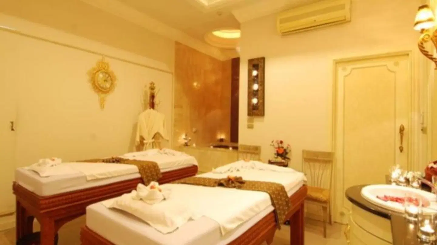 Four Seasons Place HEALTH_BEAUTY