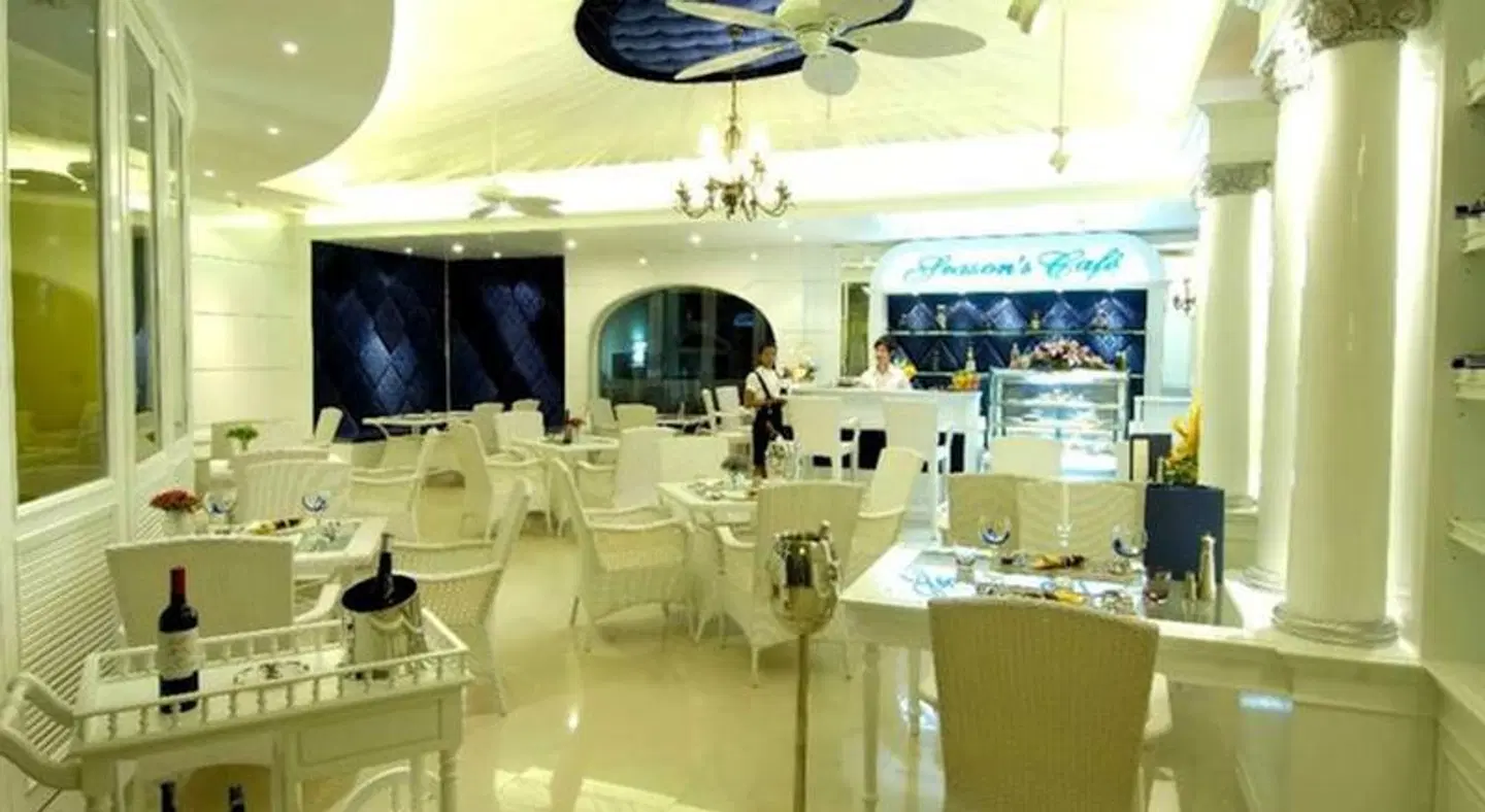 Four Seasons Place Restaurant