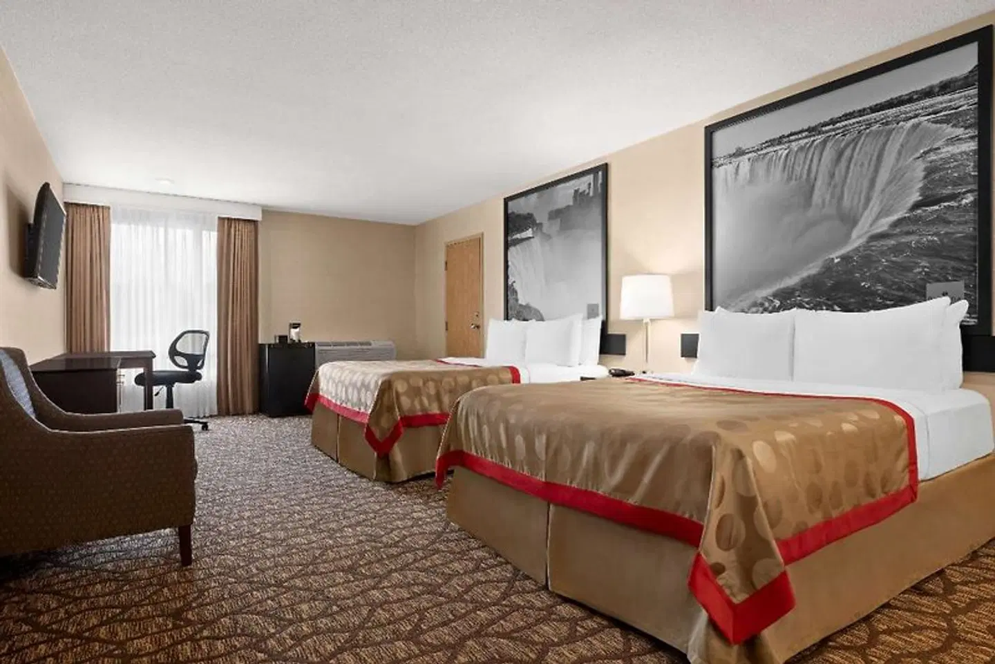 Ramada by Wyndham, Niagara Falls Near Fallsview District ROOM_EXAMPLE