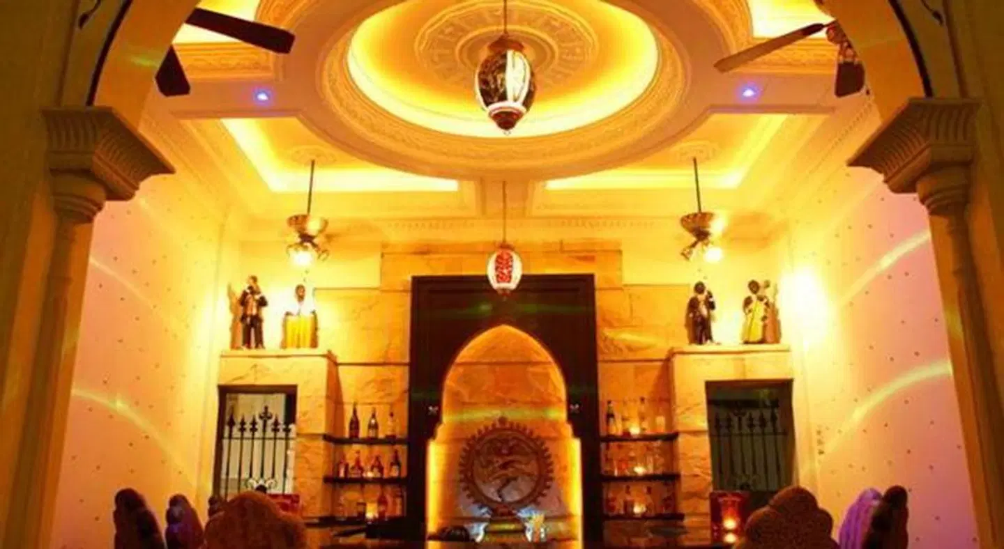 Four Seasons Place LOUNGE_LOBBY