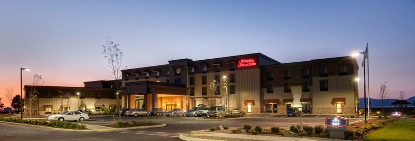 Hampton Inn & Suites Astoria EXTERIOR