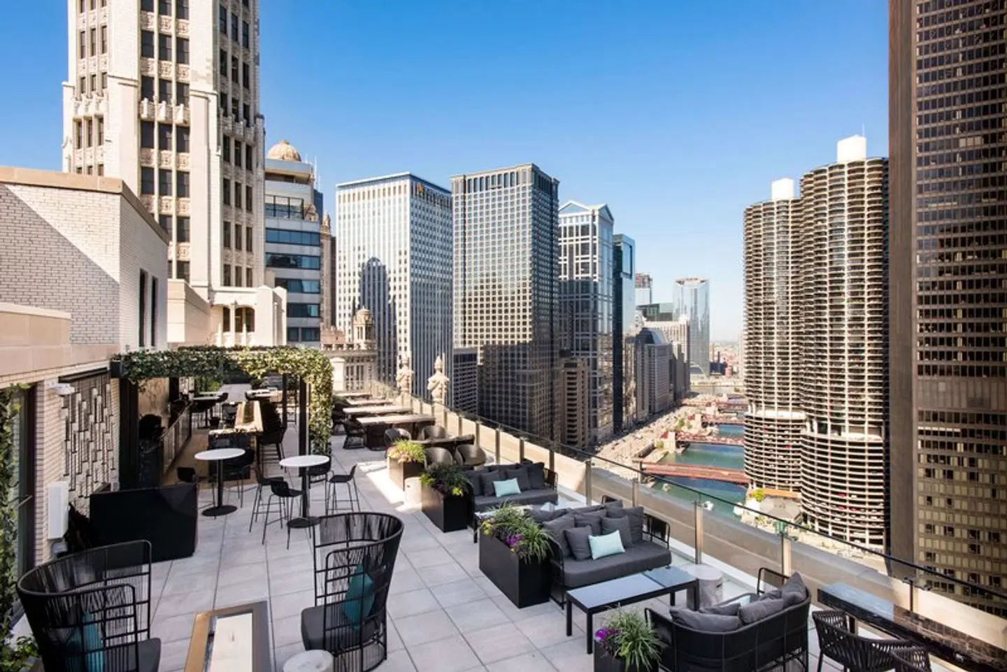 LondonHouse Chicago, Curio Collection by Hilton Terrasse
