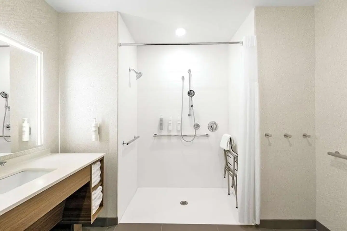 Home2 Suites By Hilton Hendersonville Badezimmer