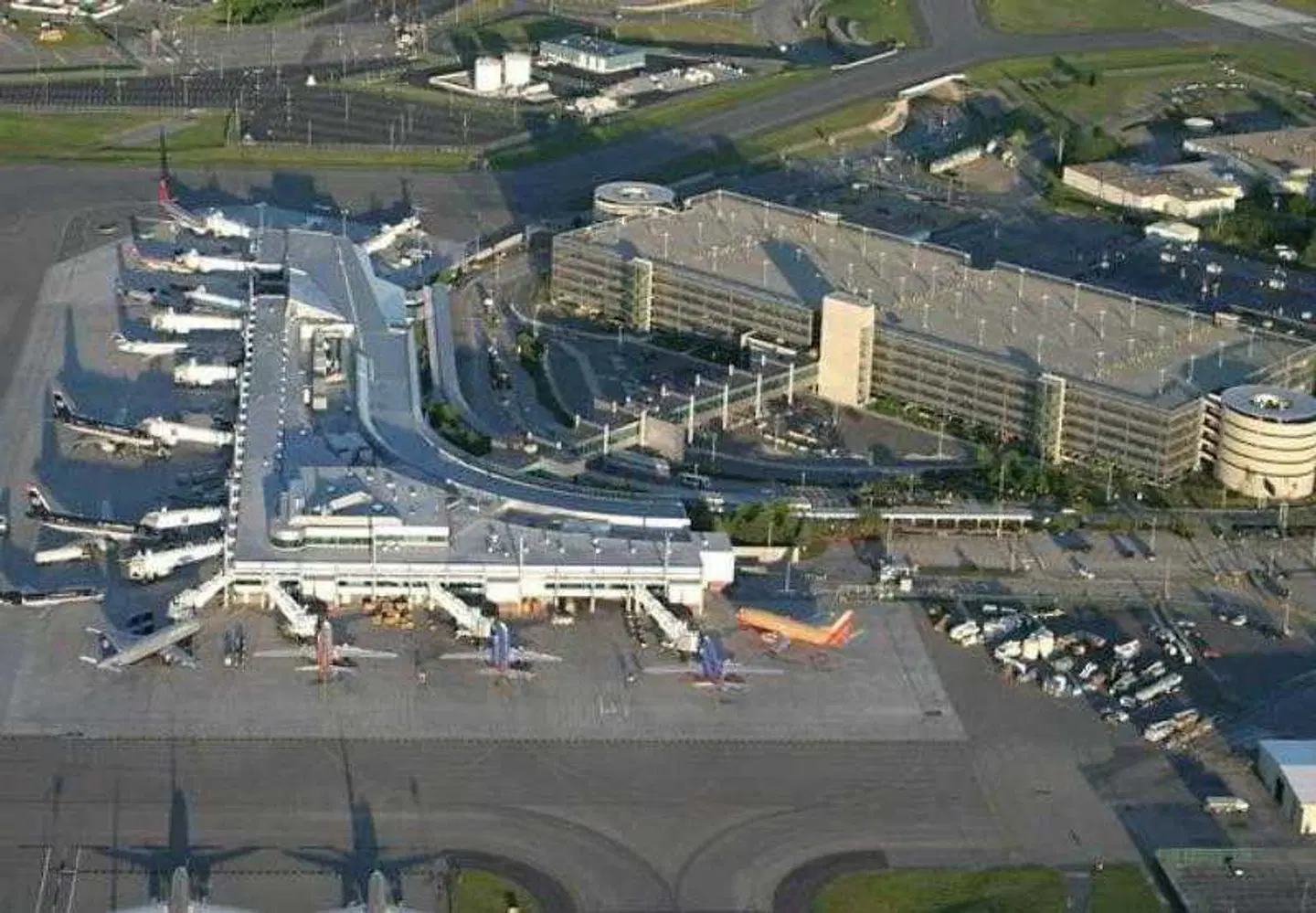 Fairfield Inn by Marriott Manchester-Boston Regional Airport EXTERIOR