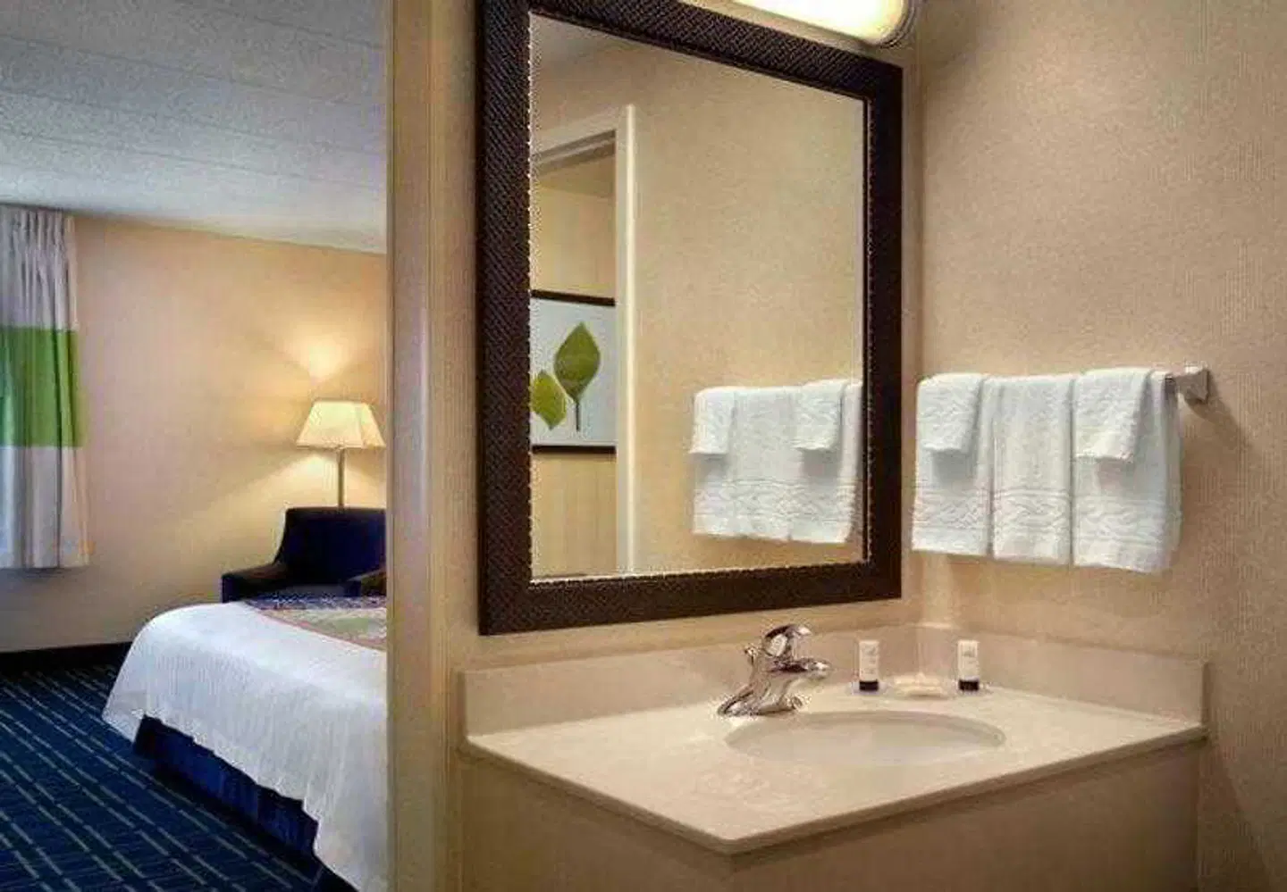 Fairfield Inn by Marriott Manchester-Boston Regional Airport Badezimmer