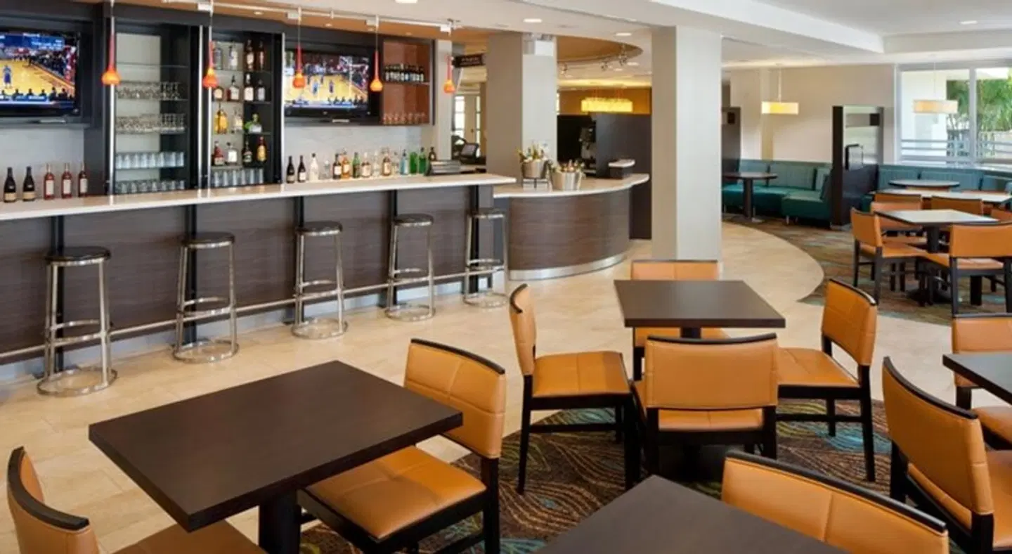 Courtyard by Marriott Miami Coconut Grove Bar