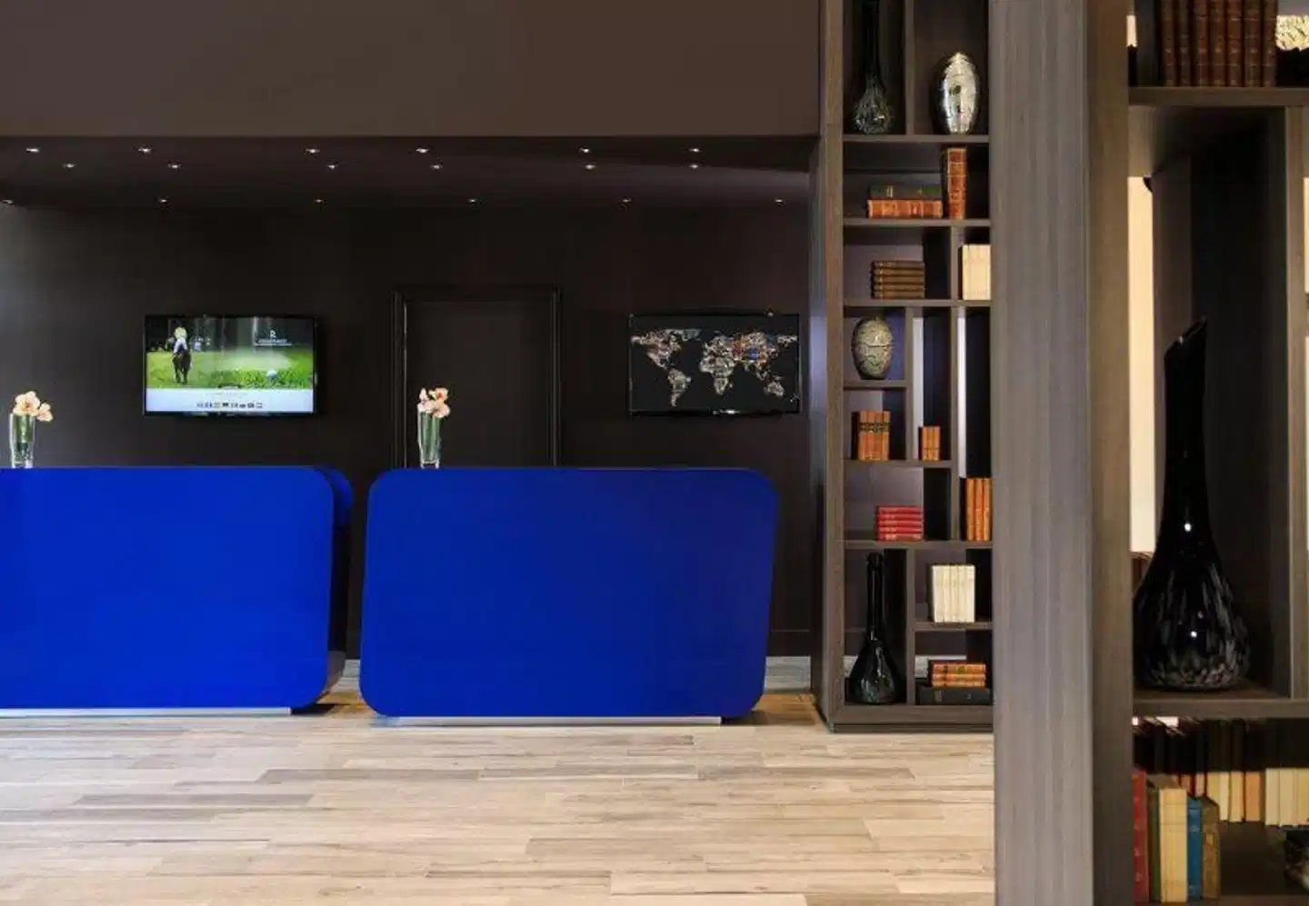 Renaissance Paris Hippodrome de St. Cloud Hotel Lobby