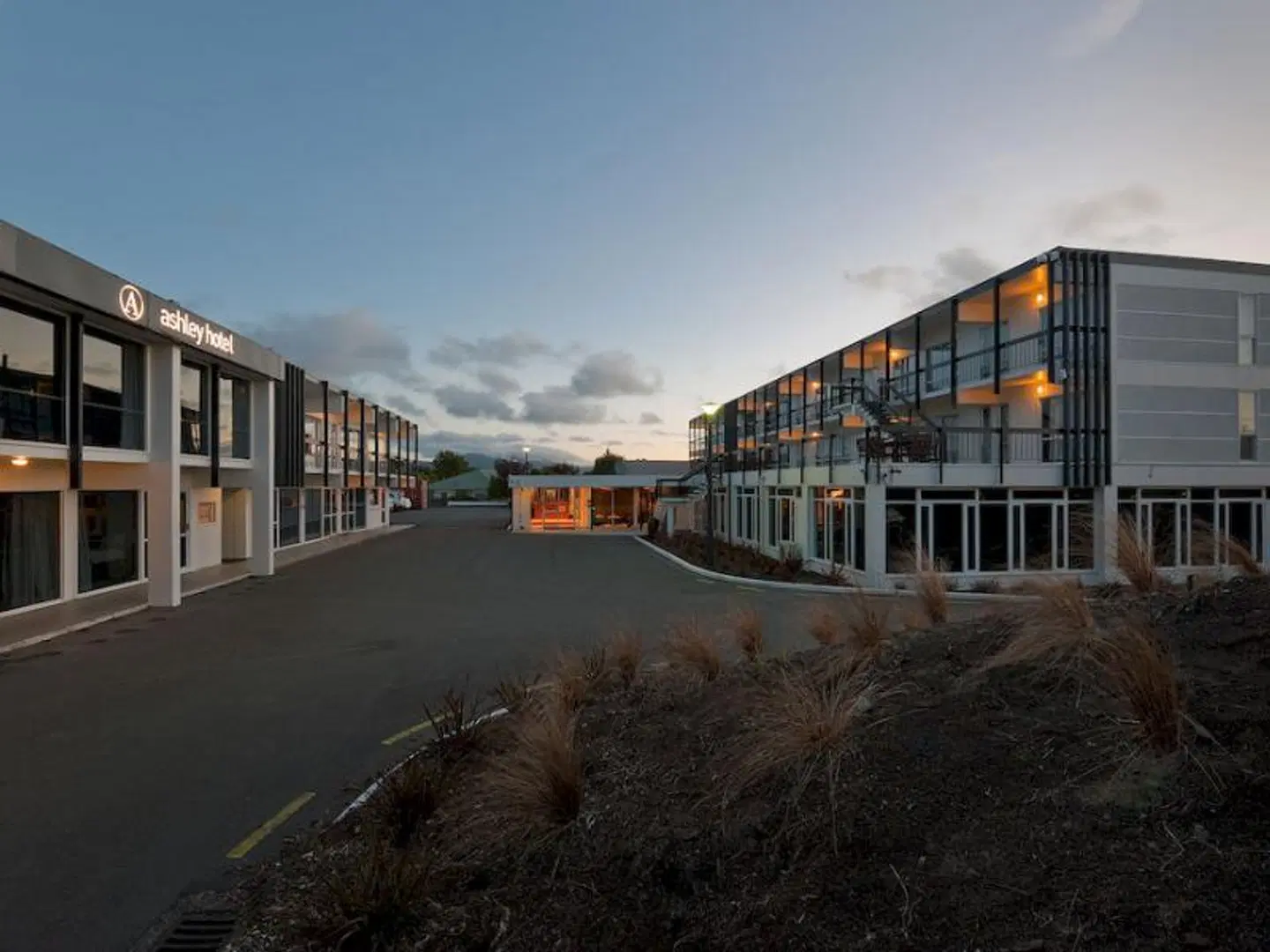 The Riccarton Hotel EXTERIOR