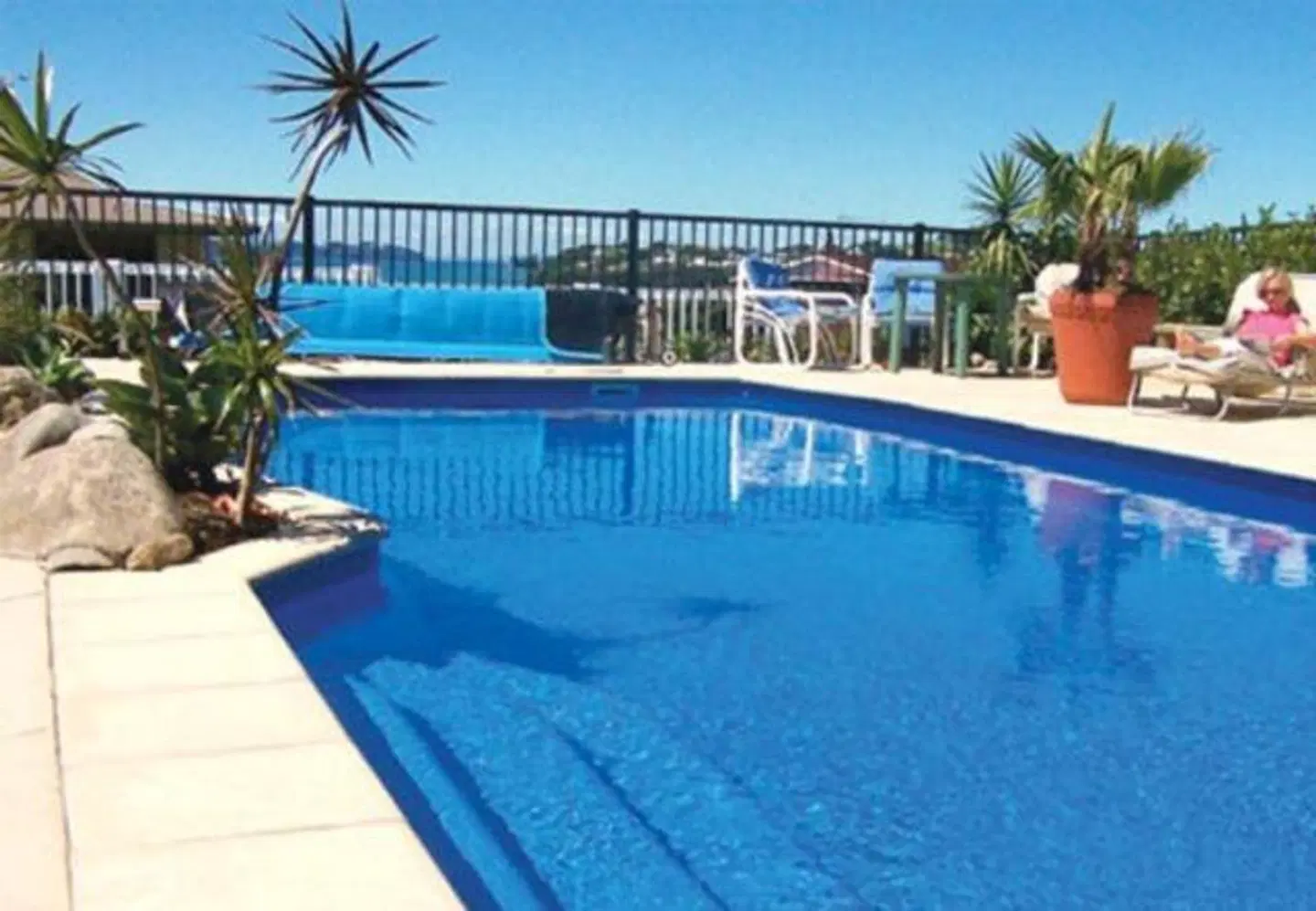 Snells Beach Motel OUTDOOR_POOL