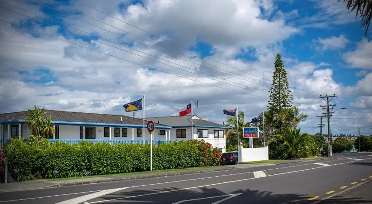 Snells Beach Motel EXTERIOR