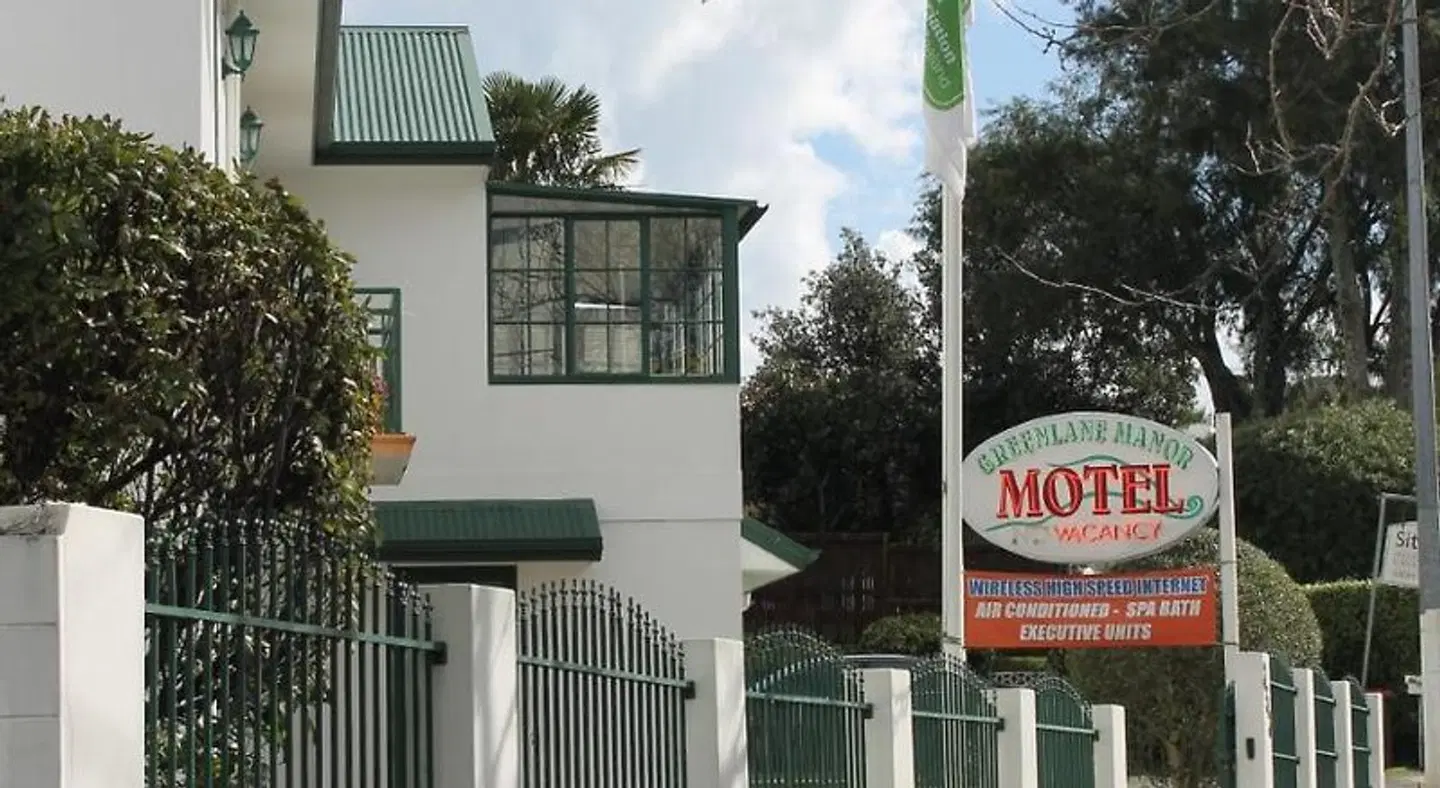 Greenlane Manor Motel EXTERIOR