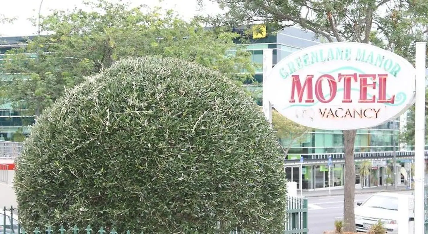 Greenlane Manor Motel EXTERIOR