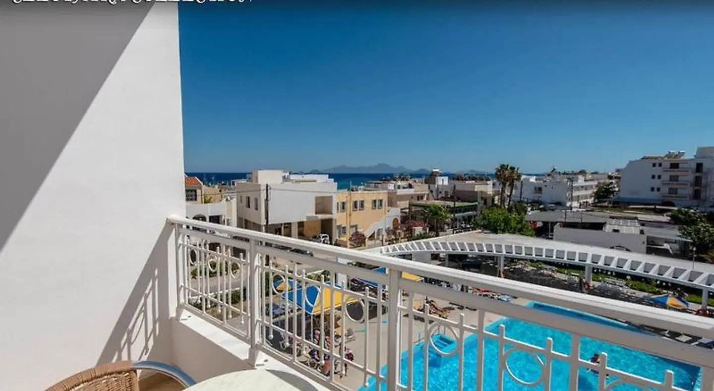 Cleopatra Kris Mari EXTERIOR