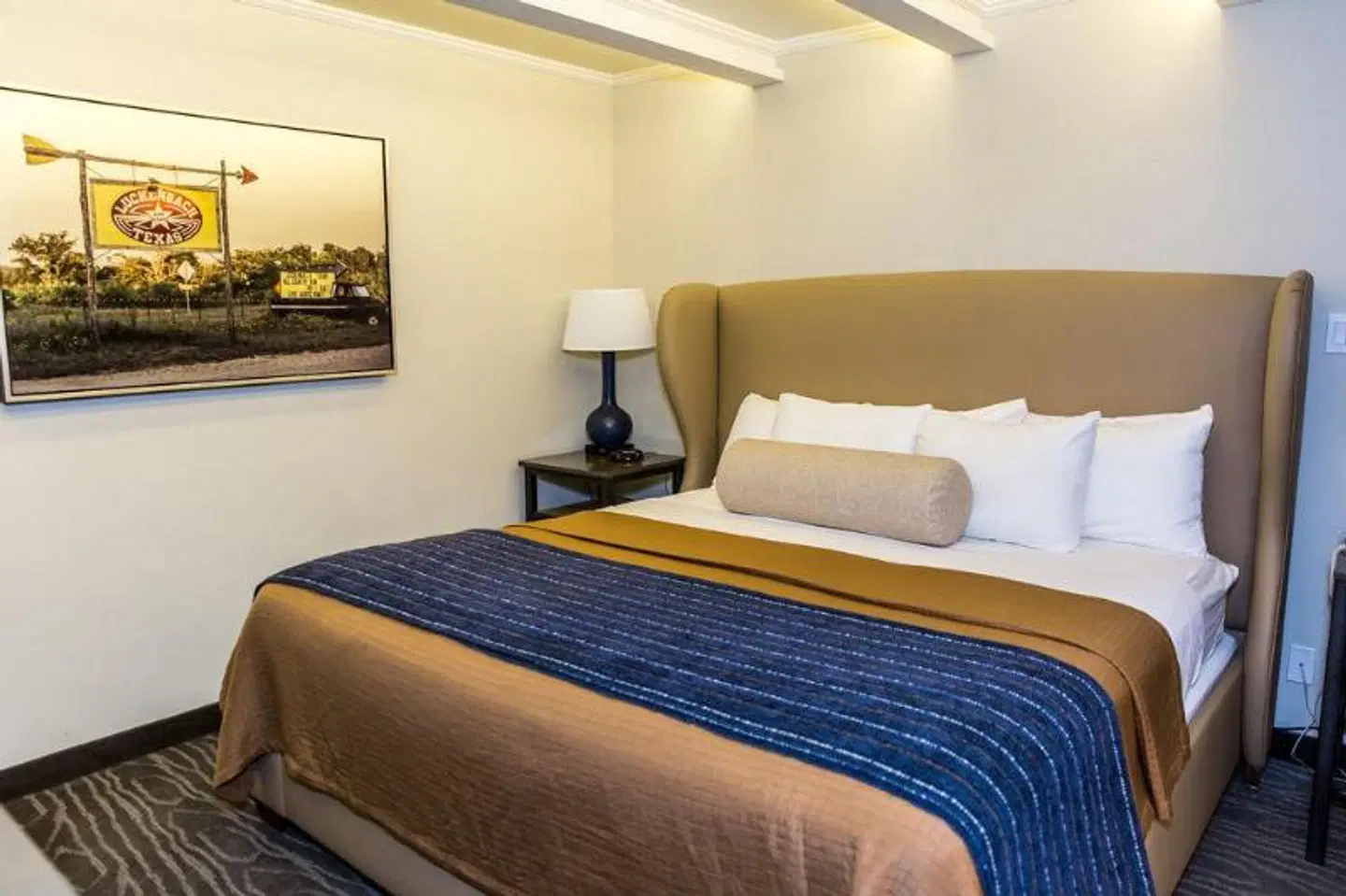 Fredericksburg Inn and Suites ROOM_EXAMPLE