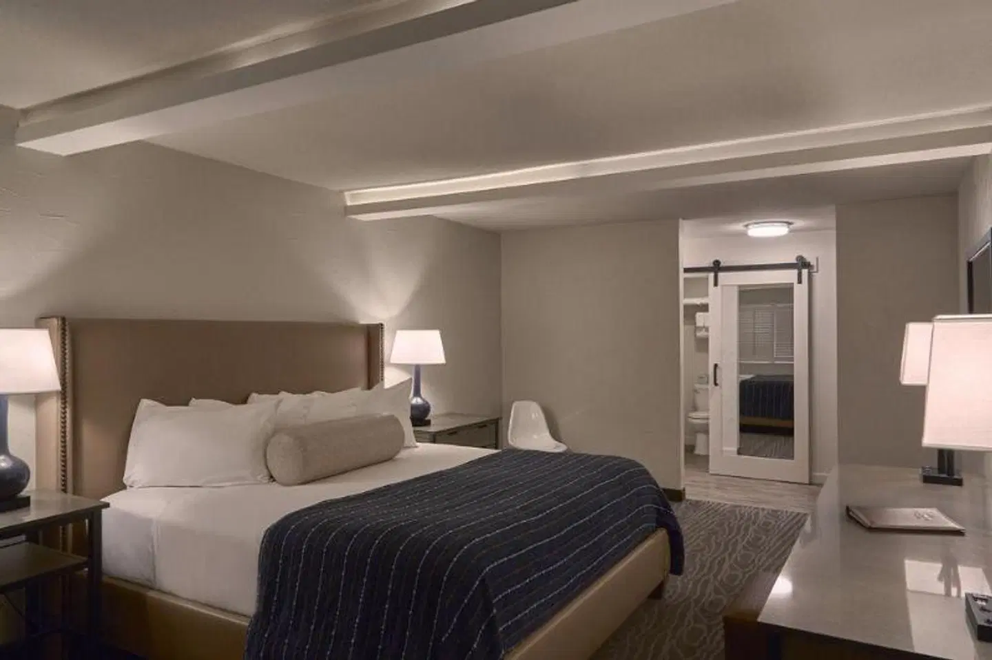 Fredericksburg Inn and Suites ROOM_EXAMPLE