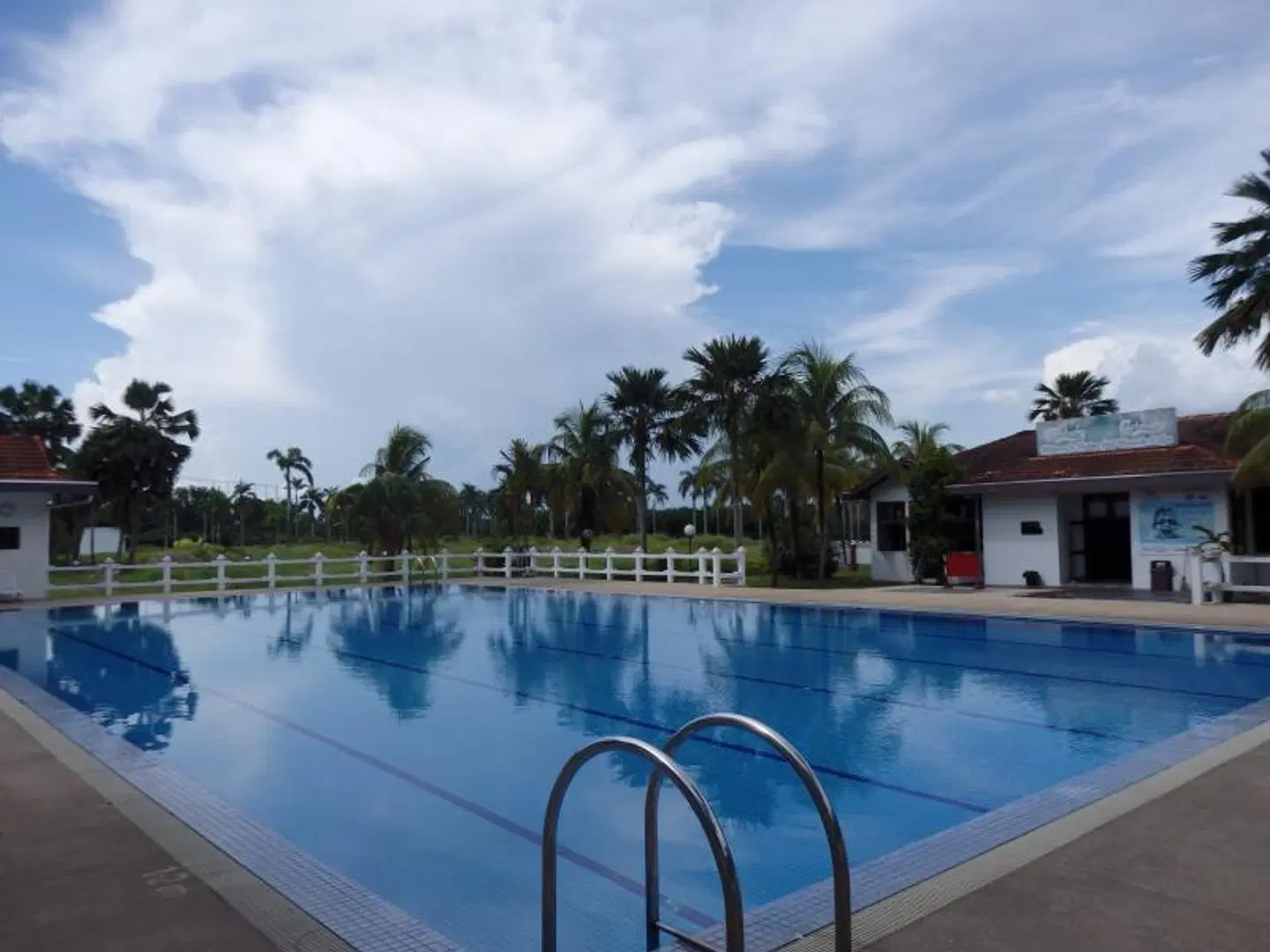 Kukup Golf Resort OUTDOOR_POOL