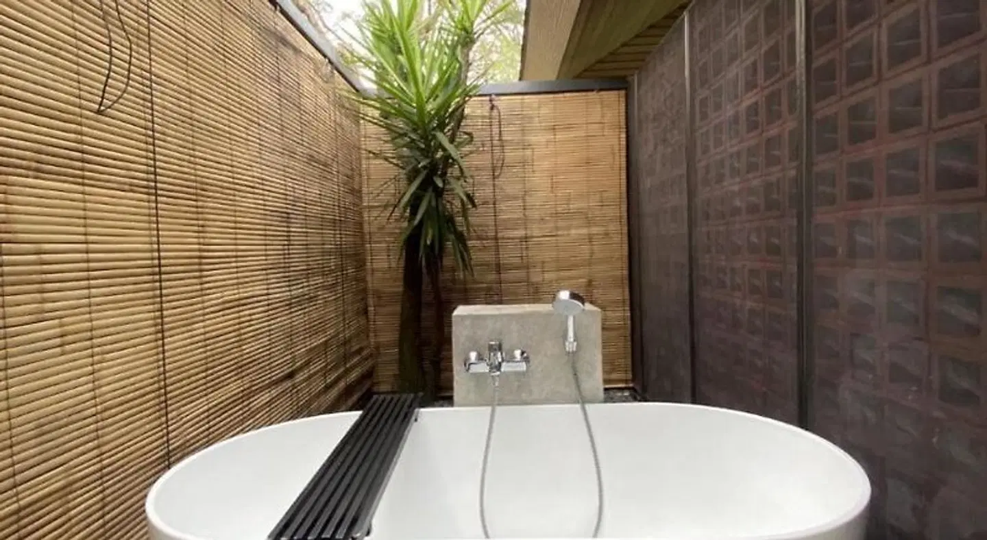 Djoglo Luxury Bungalow Badezimmer