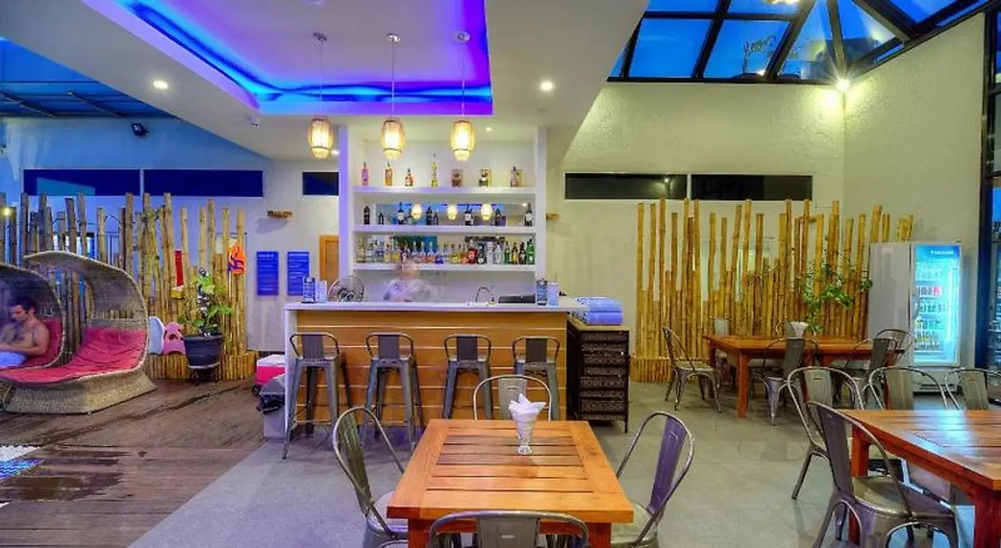 Orussey One Hotel & Apartment Bar