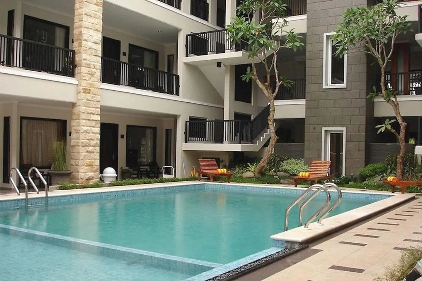 Bintang Mulia Hotel & Resto OUTDOOR_POOL