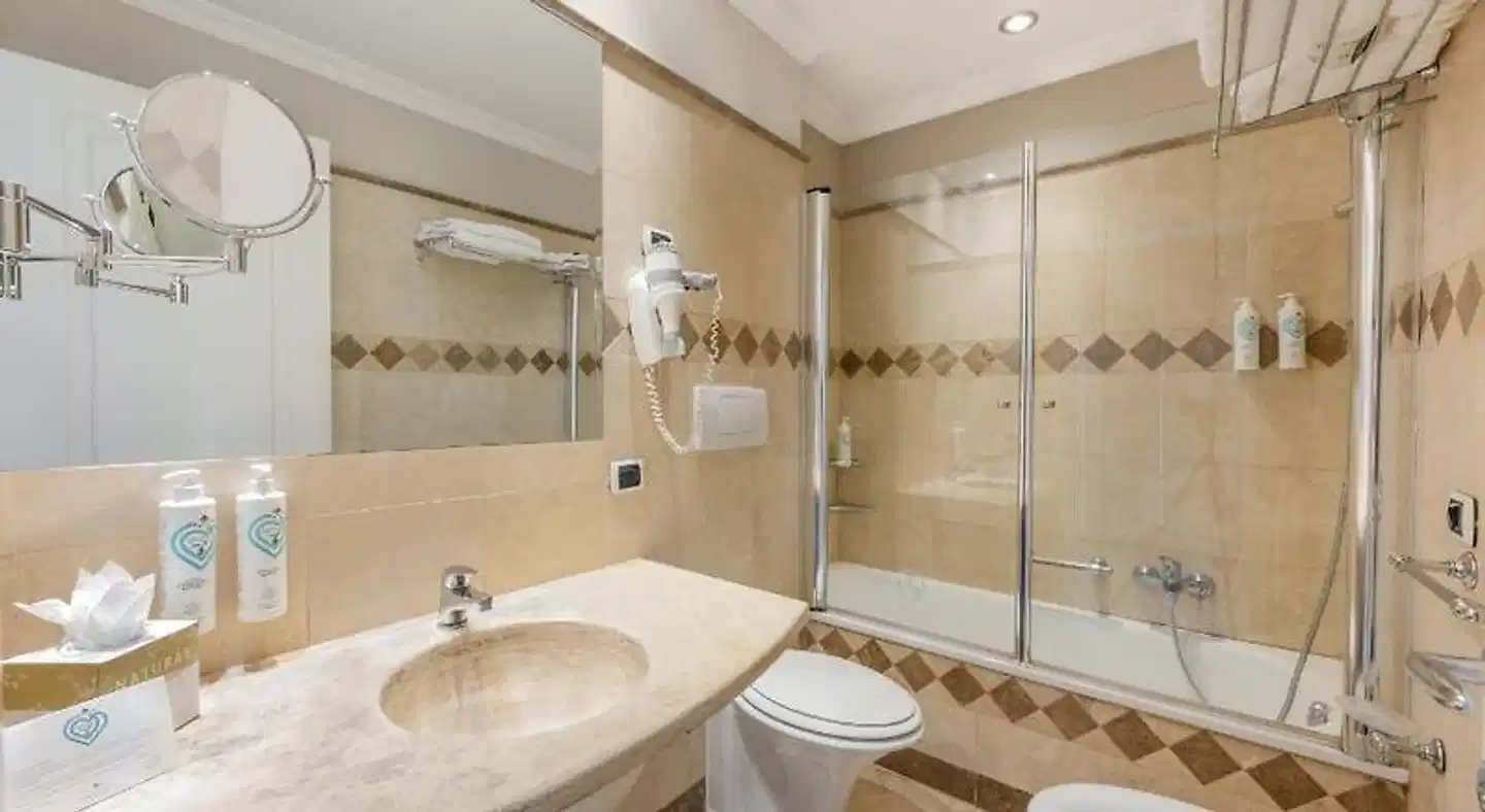 Tombolo Talasso Resort BATHROOM