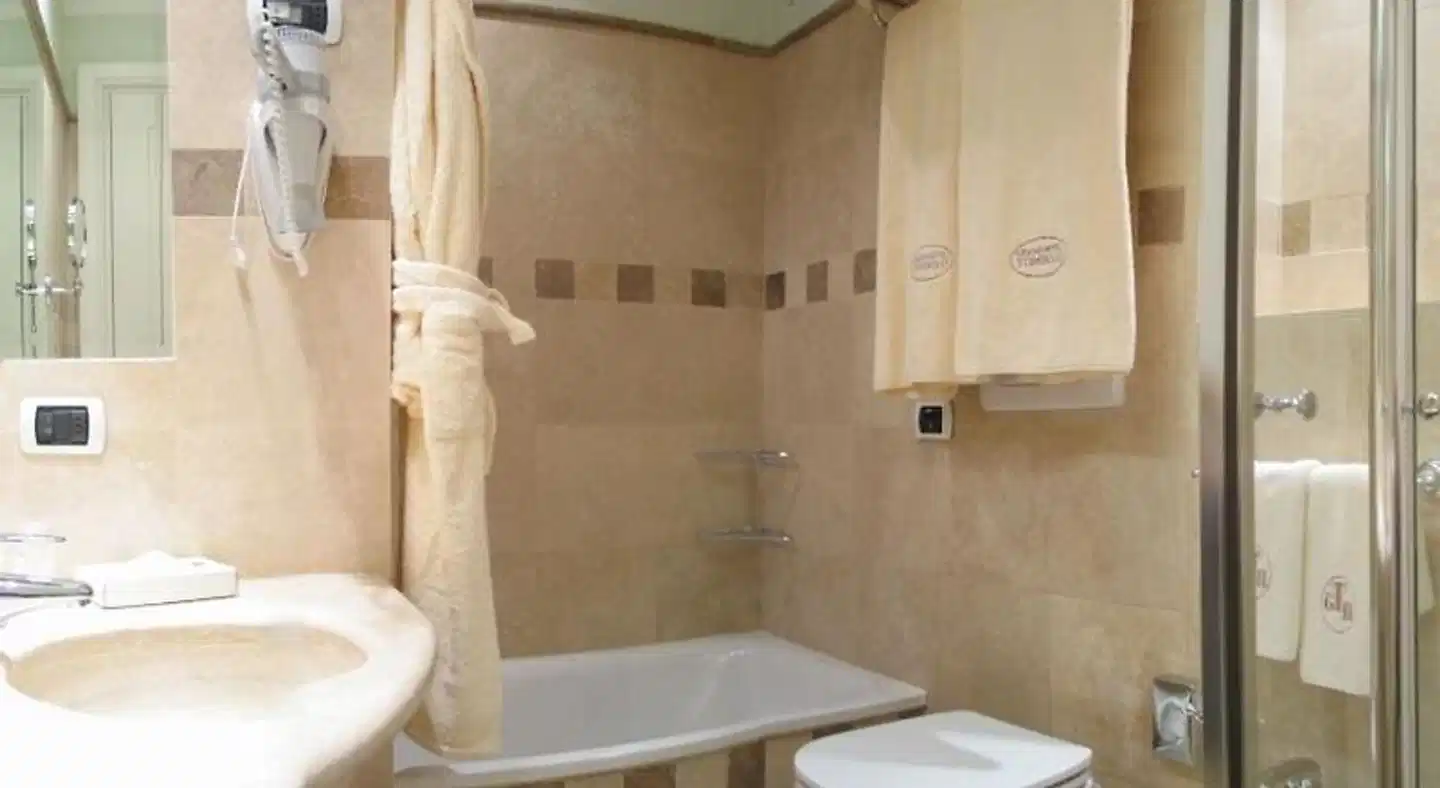 Tombolo Talasso Resort BATHROOM