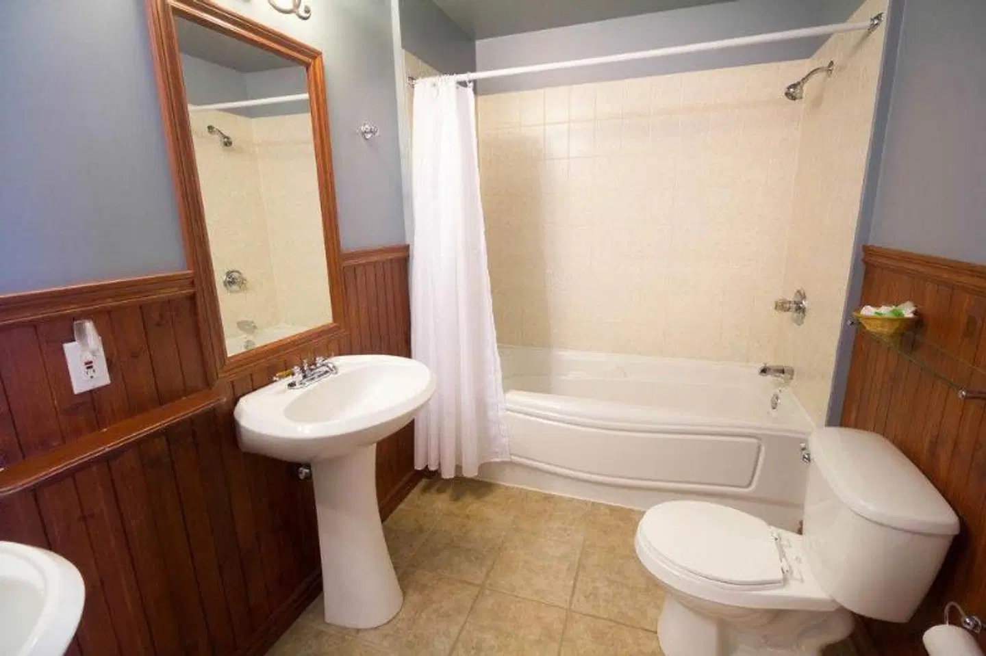 Hôtel Marineau à La Tuque Badezimmer