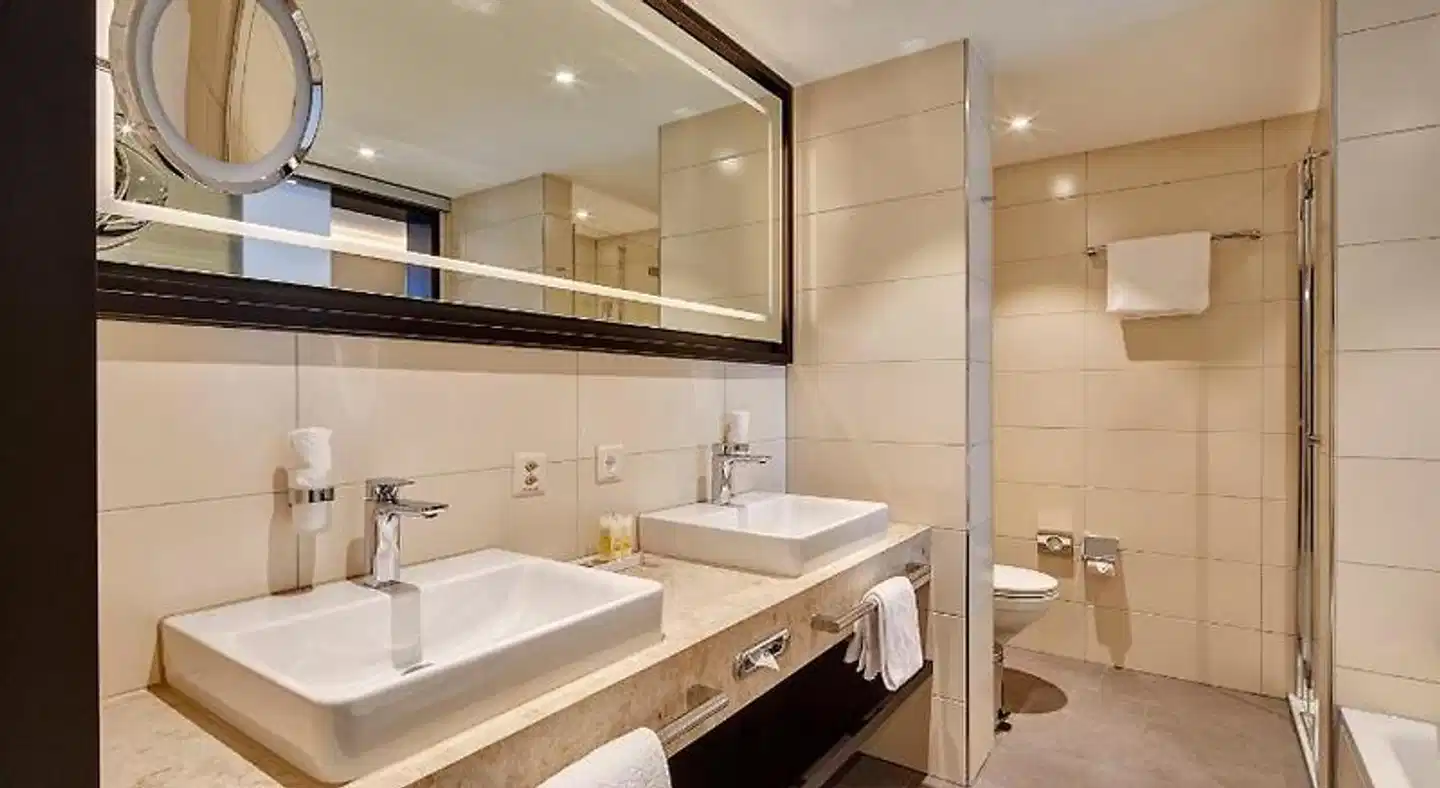 Hotel Monopol Luzern Badezimmer