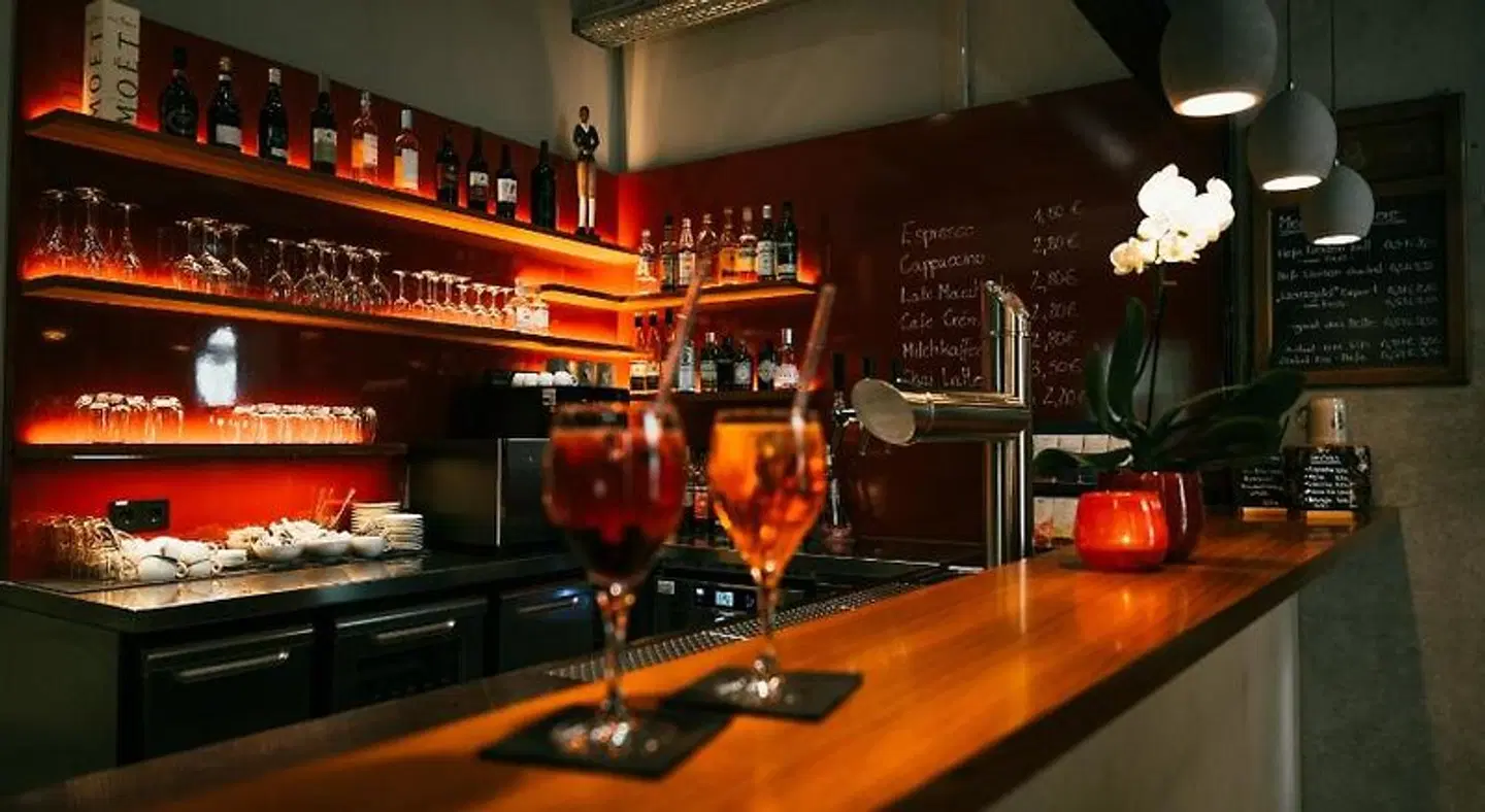 Hotel K99 BAR