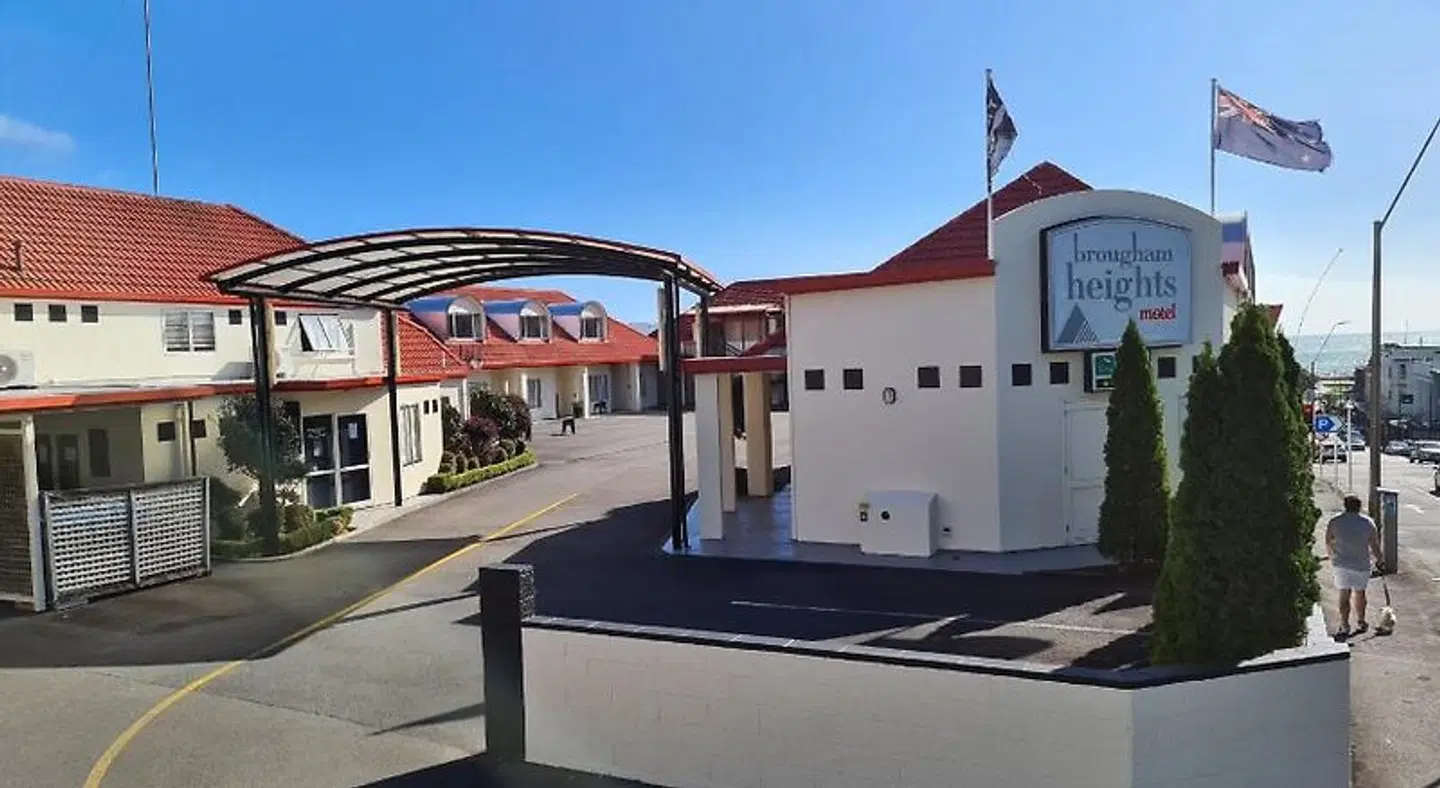 Brougham Heights Motel EXTERIOR