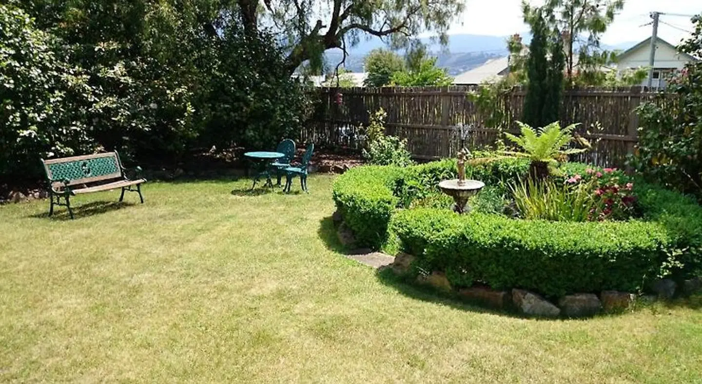Meriam Bed and Breakfast and Explore Tasmania with Meriambb GARDEN
